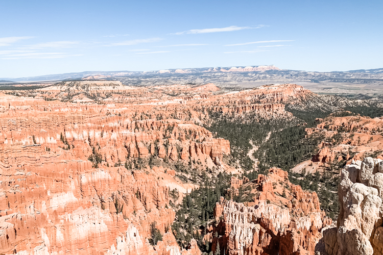 There are lots of pretty viewpoints on in Bryce Canyon, one of our favorite national parks in Utah