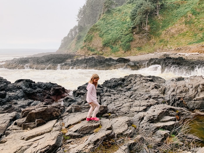Devil's Churn is another fun place to visit near Thor's Well