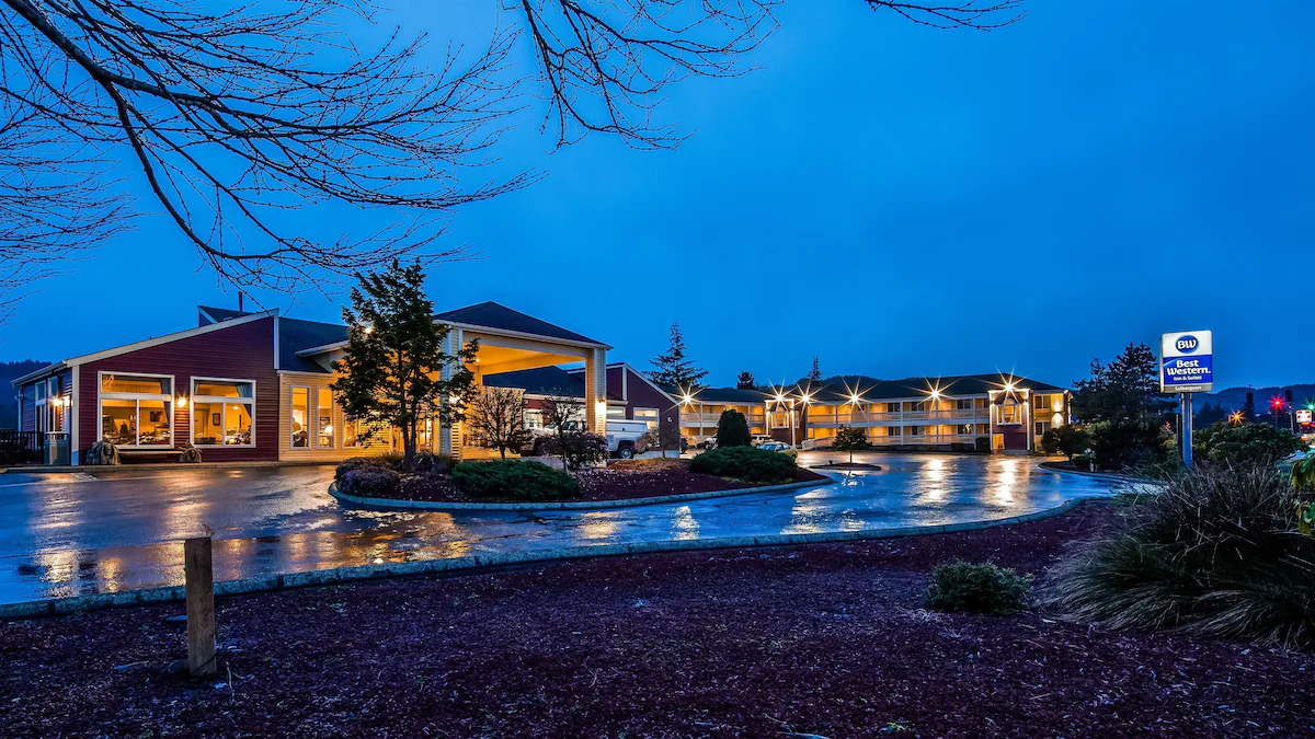 The Best Western Hotel near the Oregon Dunes National Recreation Area.