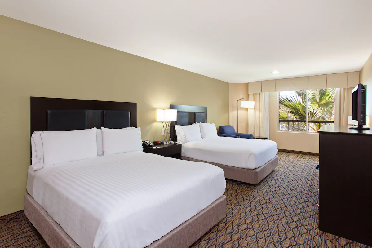 Holiday Inn Express Hotel and and Suites room