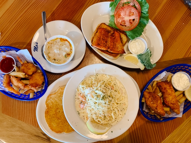 Food from Mo's Chowder in Newport Oregon