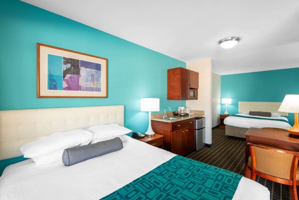 Howard Johnson Inn & Suites