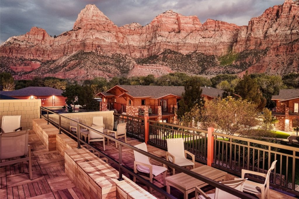 Cable Mountain Lodge has beautiful views of the red rocks