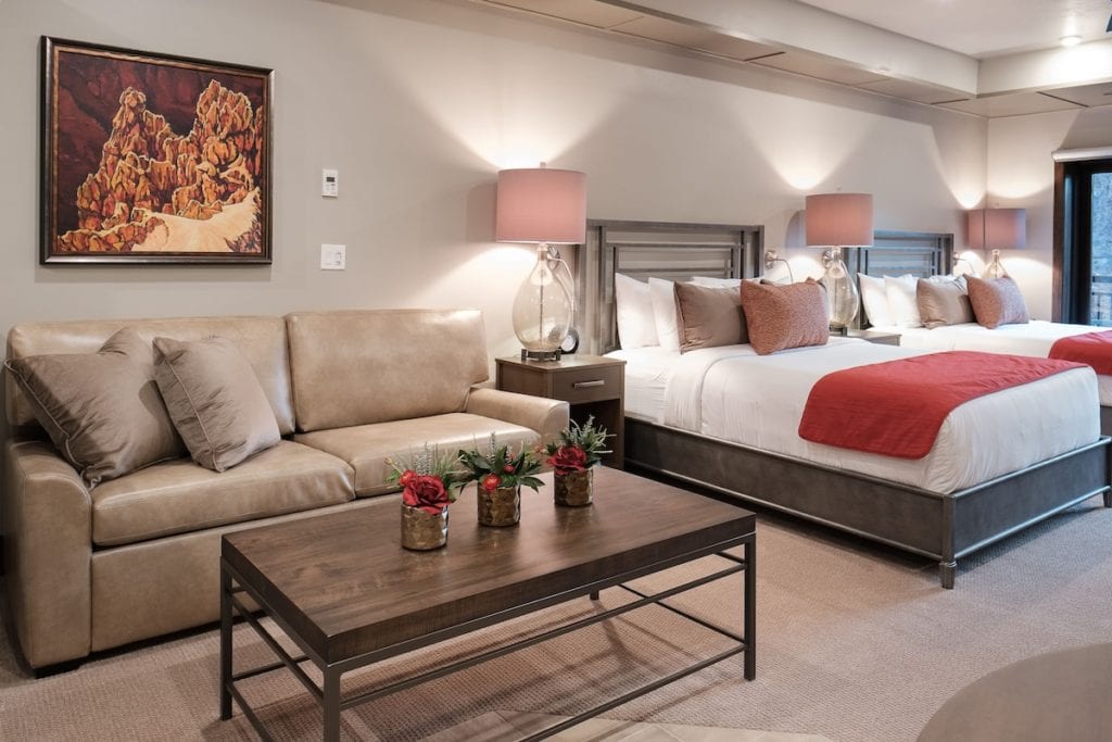 Hotel room at Cable Mountain Lodge