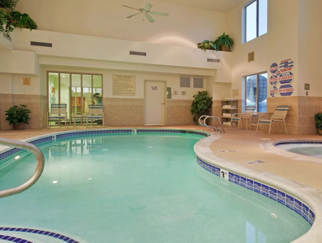 Swimming pool at Holiday Inn Express & Suites in Carson City