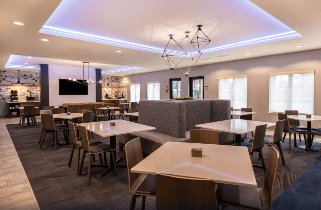 Breakfast dining area at La Quinta Inn & Suites by Wyndham Las Vegas.