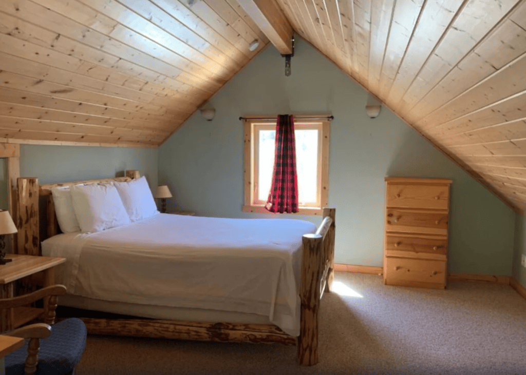 Staying room at Methow River Lodge & Cabins.