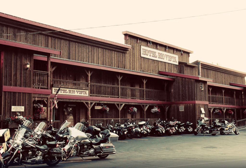 Front entrance to Hotel Rio Vista, a great hotel near North Cascades National Park.