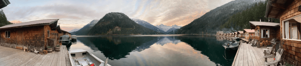 Lake and mountain landscape outside Ross Lake Resort, a great place to stay near North Cascades National Park.