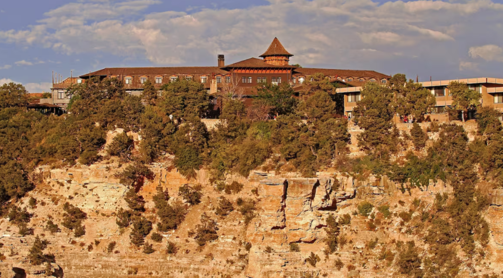 Cliff side and exterior view of El Tovar Hotel in Grand Canyon Village.