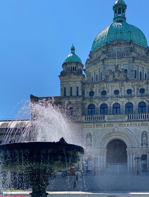Fountain in front of a parliament building in Victoria, British Columbia.