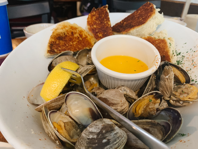A dish of oysters and bread from Kyllo's, one of the best Lincoln City restaurants.