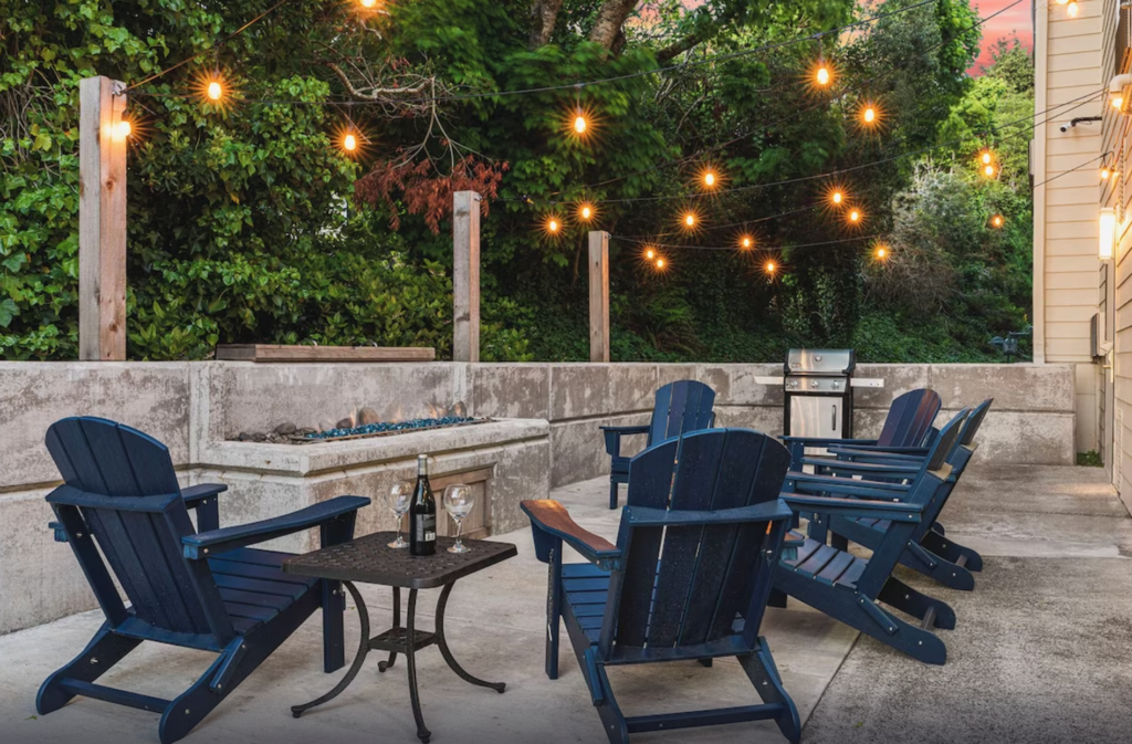 Patio area at The Ashley Inn & Suites in Lincoln City Oregon.